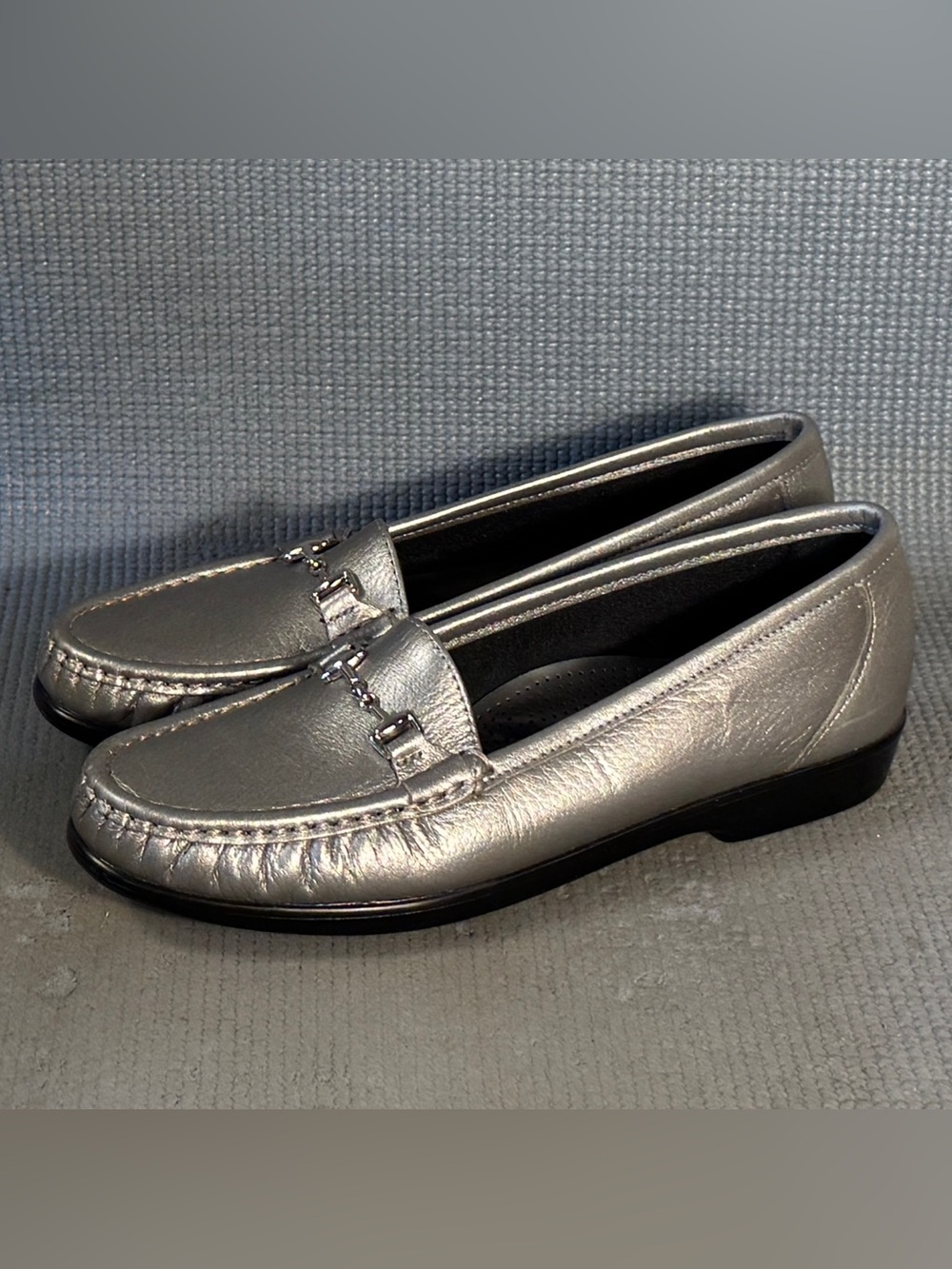 SAS Metro Metallic Silver Leather Loafer Women’s Size 8 Slim